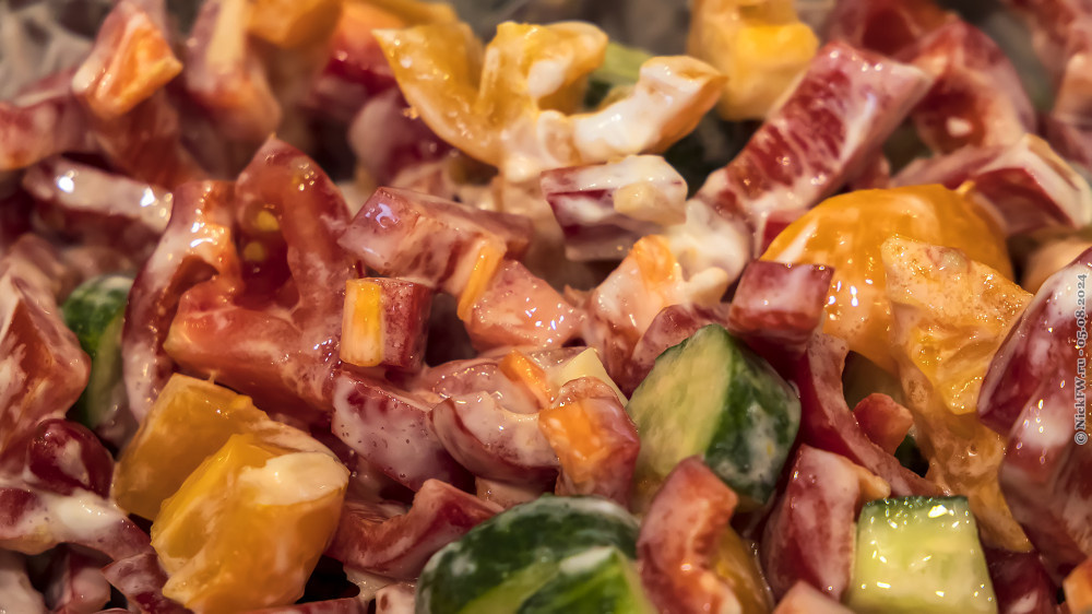 1. Томатно-огуречный салат... © NickFW.ru — 05.08.2024г.