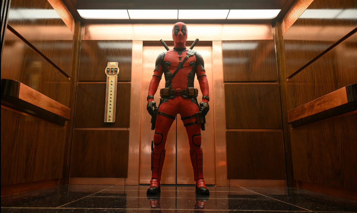 Дэдпул не просто избегает наказания за вмешательство во время, но и еще и получает от УВИ новый костюм 