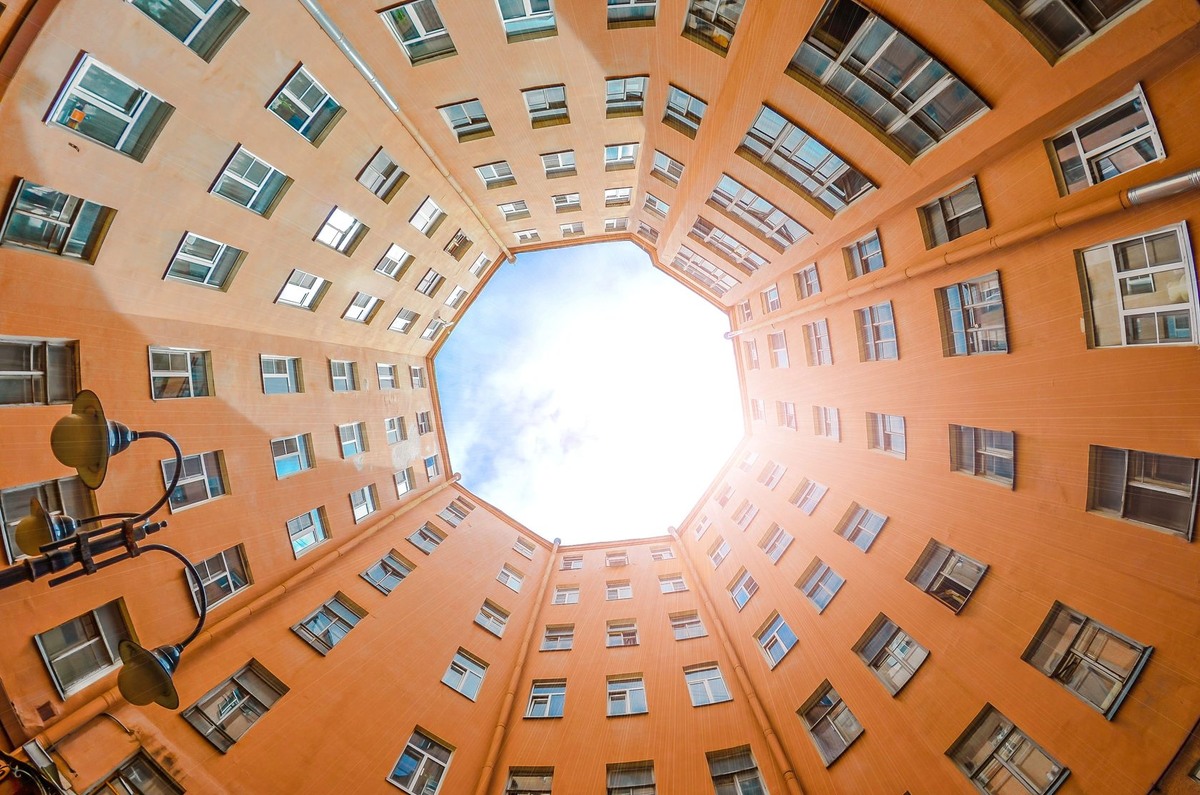 Дворы-колодцы хорошо известны жителям исторического центра Петербурга 