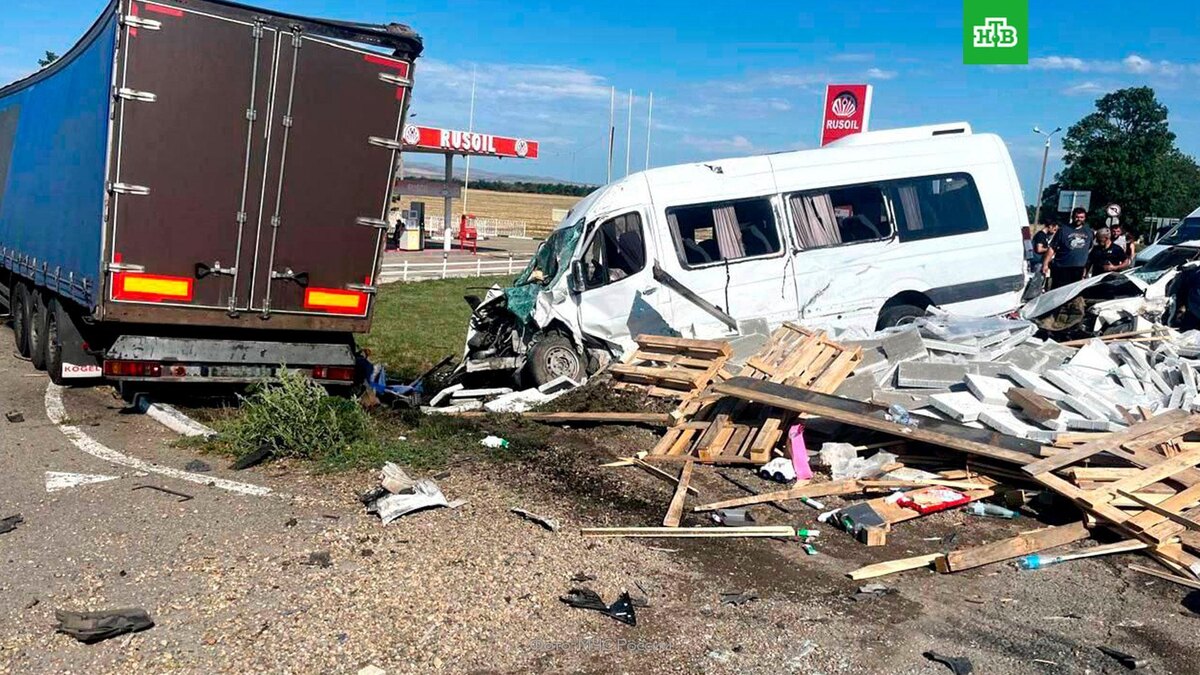    Два человека погибли и 11 пострадали в ДТП на Кубани