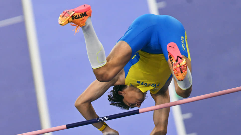 Фото: Дмитрий Лебедев / Коммерсантъ📷На Играх в Париже Арманд Дюплантис в девятый раз побил мировой рекорд в прыжках с шестом