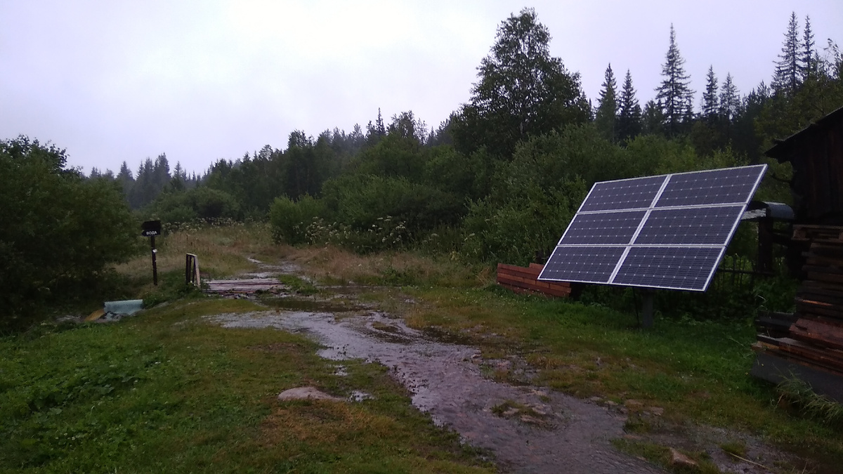 Ручьи по тропам. Выход с Киалимского кордона и место набора воды под мостиком. В самом Киалиме вода перенасыщена железом (ржавый цвет) 