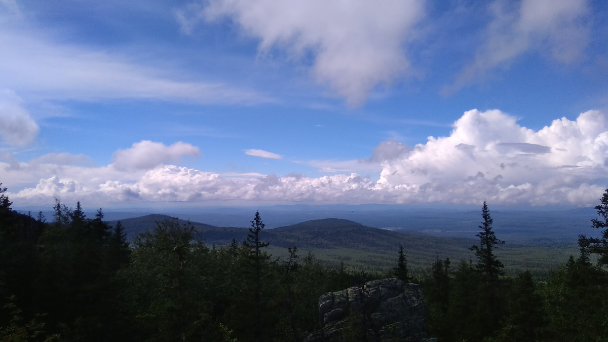 Панорамы со спонтанной скалы по тропе 
