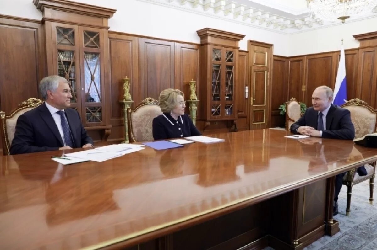    5 августа 2024. Президент РФ Владимир Путин, председатель Совета Федерации РФ Валентина Матвиенко и председатель Государственной Думы РФ Вячеслав Володин (справа налево) во время встречи.