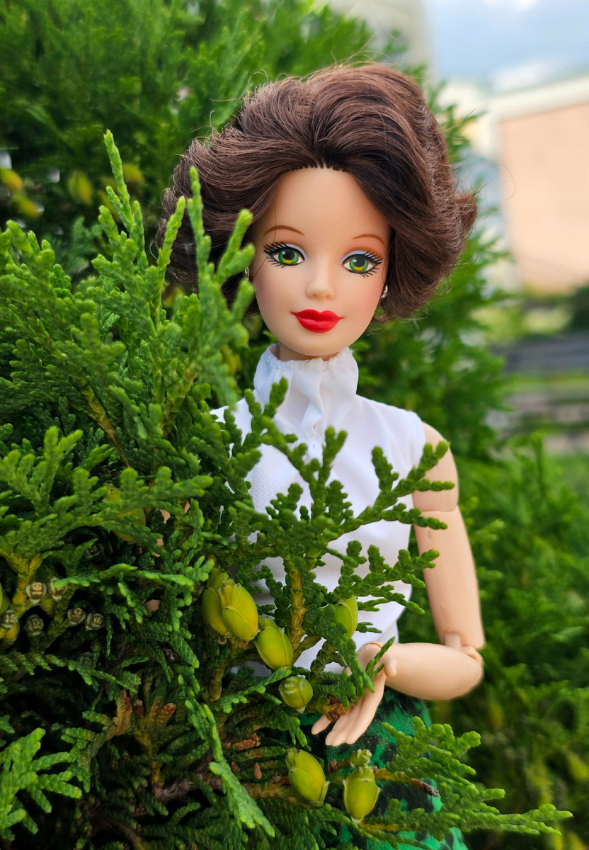 Hallmark Holiday Voyage Barbie на теле йоги Неко