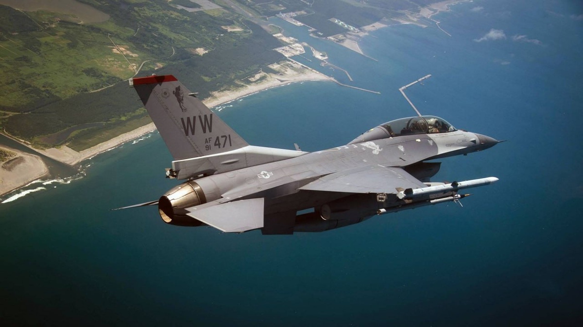 Истребитель F-16. Фото: gunsfriend.ru