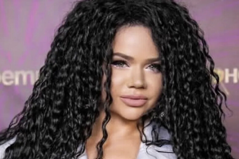     «Я красива, как мама Россия»: похудевшая на 35 кг Бьянка снялась в откровенном бикини на балконе в Крыму