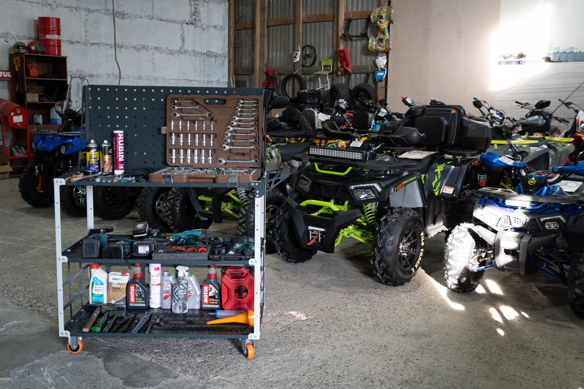 подкатная тележка из металла выполненная под заказ от ООО "СПК"