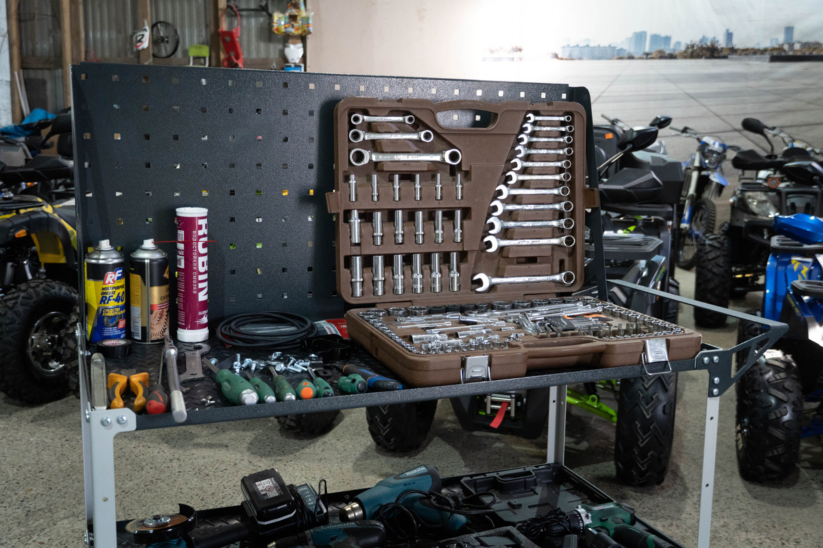 подкатная тележка из металла выполненная под заказ от ООО "СПК"