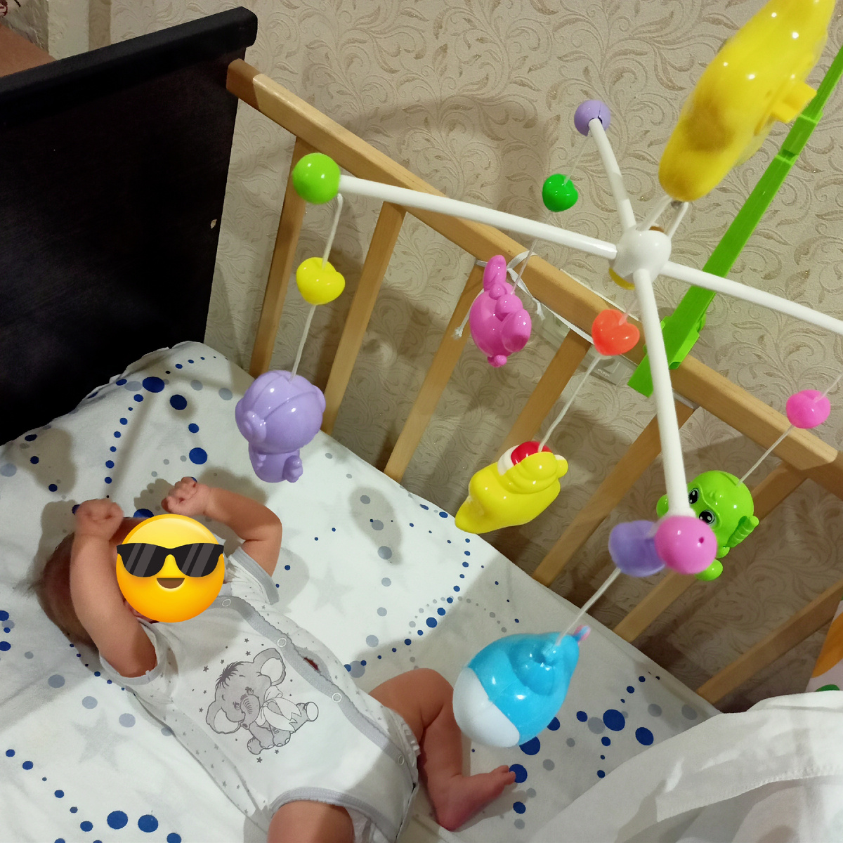 Фото автора, кстати, тут Бодя задремал в кроватке, правда, опять же, хватило минут на 5))