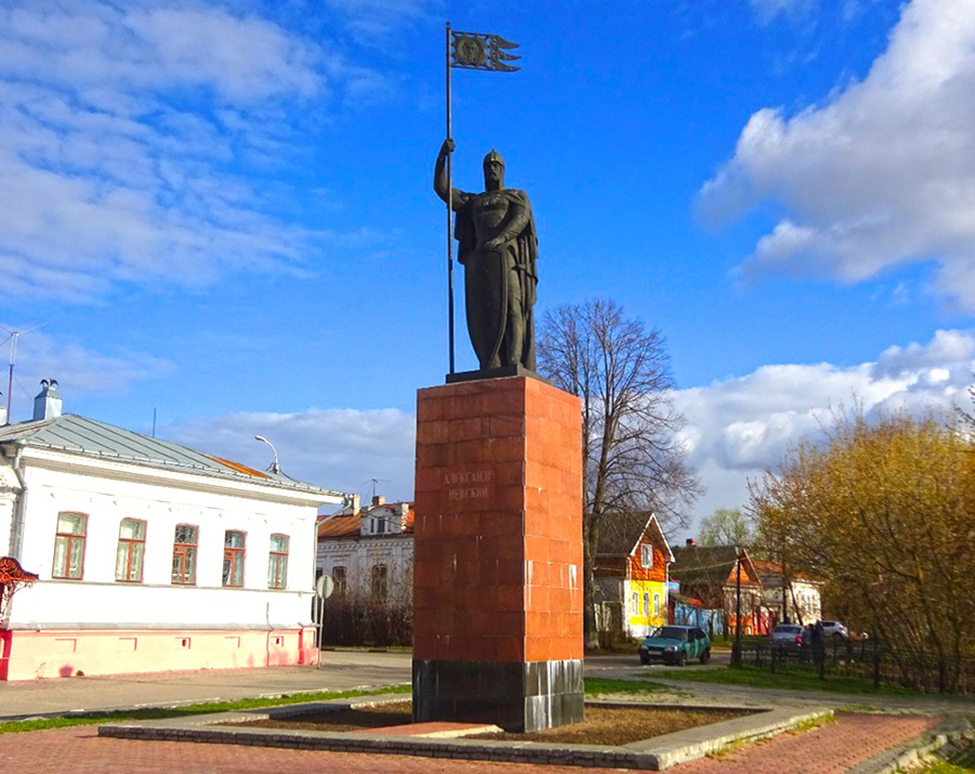 Памятник Александру Невскому на набережной
