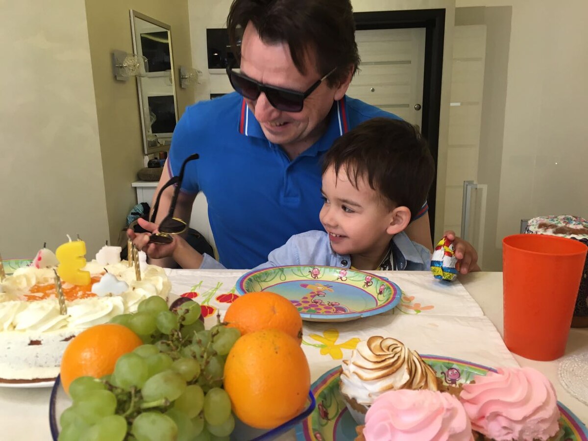 Андрей органично включился в роль папы, правда, намного позже появления ребенка в доме)) 