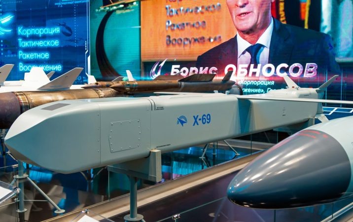 Тест на внимательность и эрудицию: посмотрите на тип крыльев и на головку Х-69. Сравните с фото Изделия 720 выше. По этим двум фотографиям можно понять многое!  
