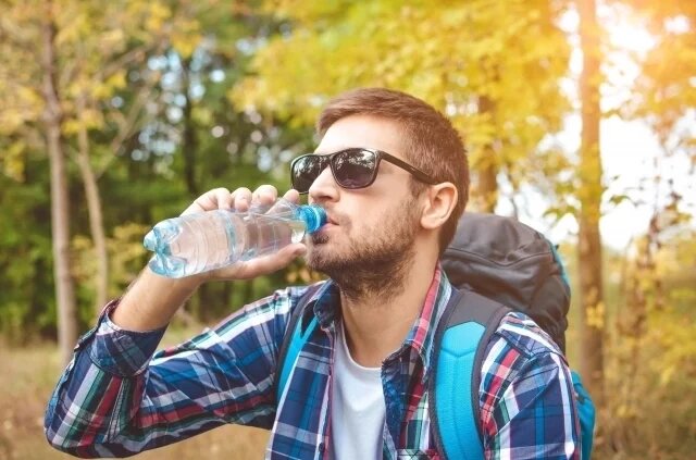    Правда ли, что питье из пластиковых бутылок повышает давление?