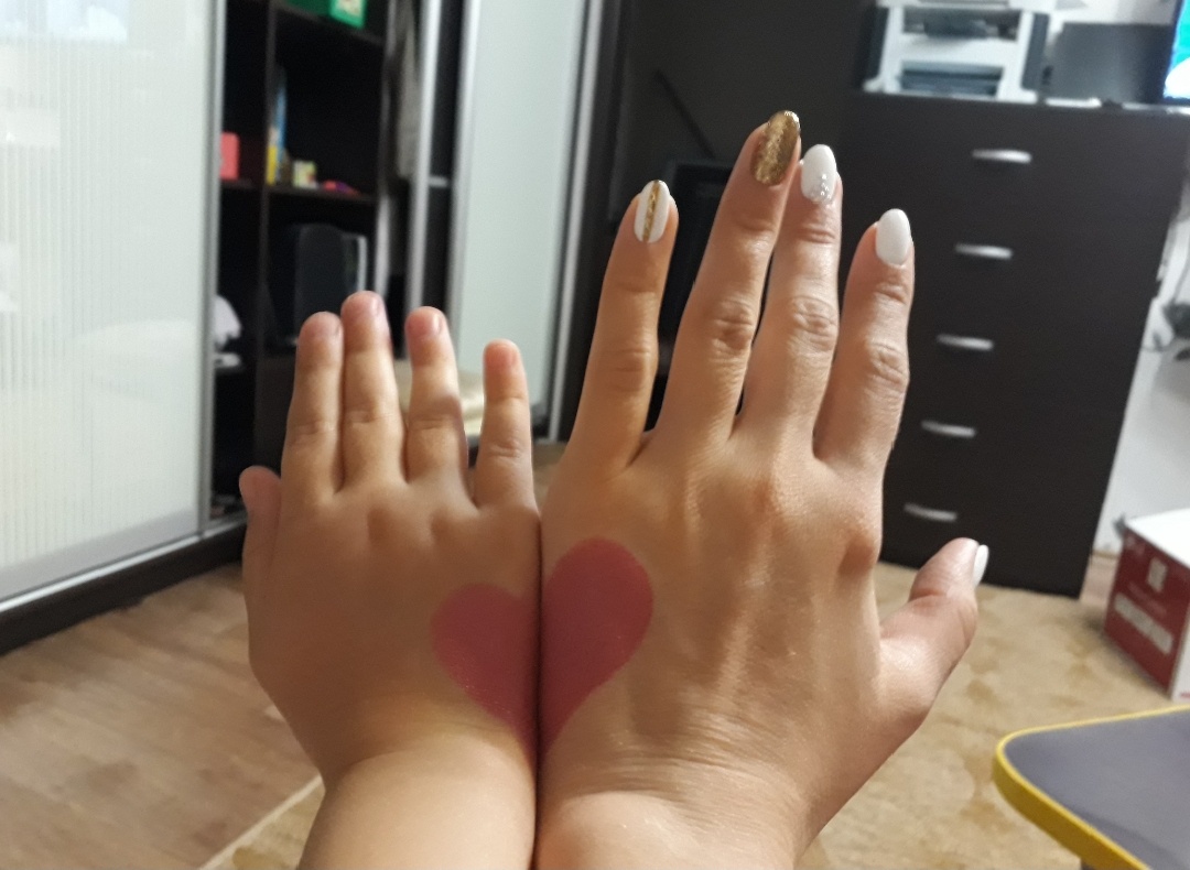 Любовь, она такая 🧡