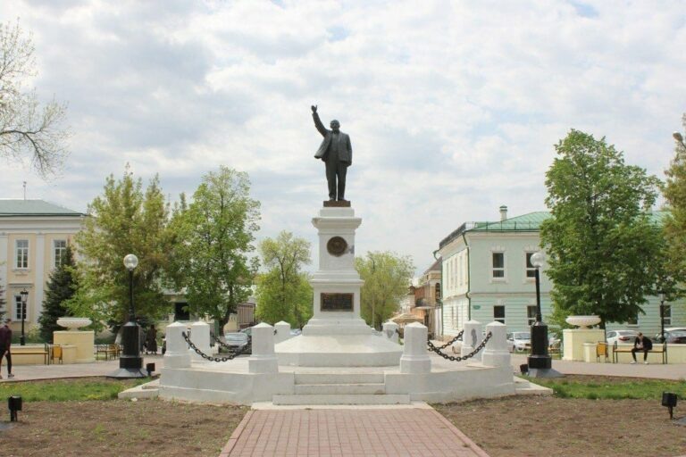    7 лет без Ленина. Памятник в сквер у драмтеатра в Оренбурге вернут в 2025 году Белов Михаил Александрович