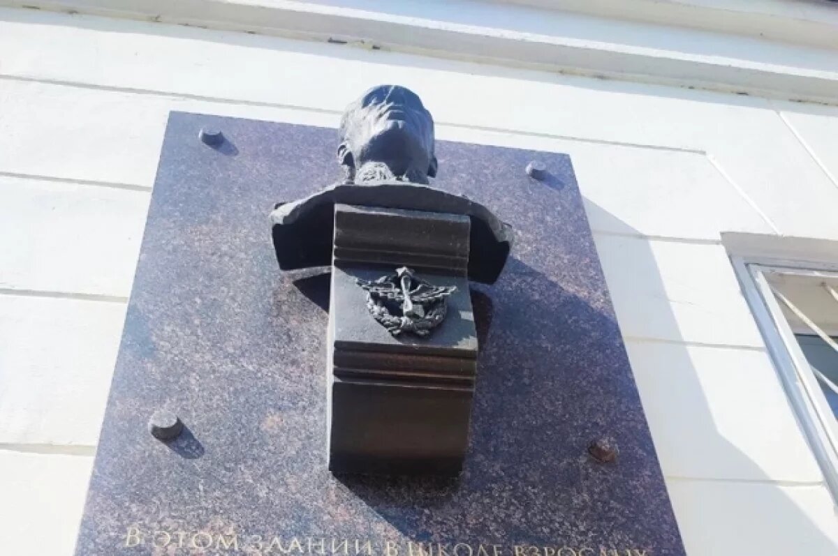    Александр Голованов родился в Нижнем Новгороде 7 августа 1904 года.