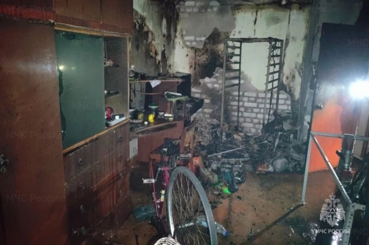    Спасатели эвакуировали пять человек на пожаре в Фокинском районе Брянска