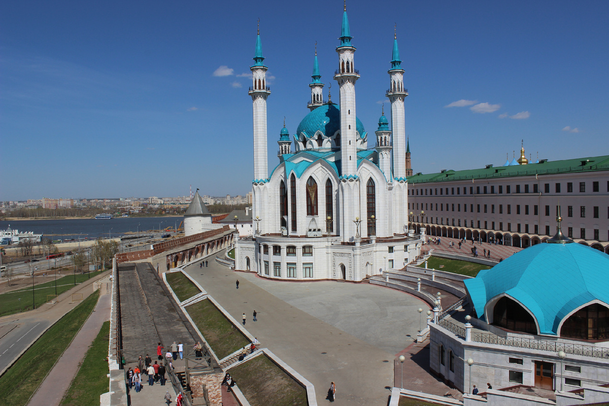 Вид с башни Кремля на мечеть Кул-Шариф