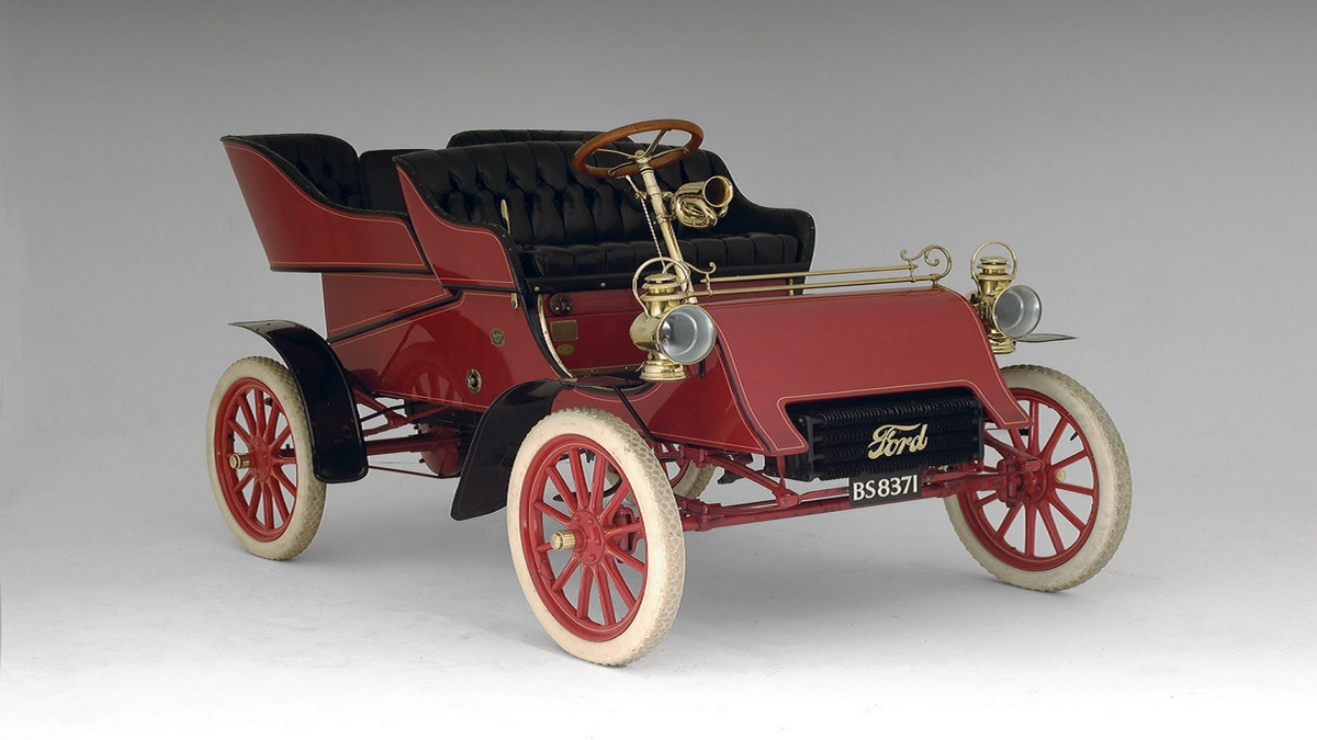 Ford Model A был первым автомобилем Ford Motor Company, начавшей производство в 1903 году. 