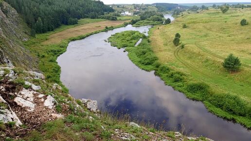 Река Реж красуется скалами на Урале