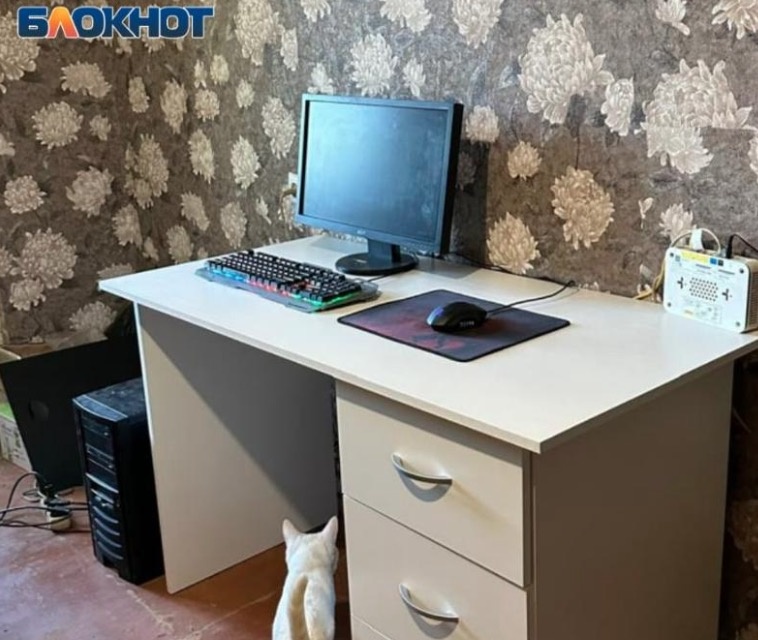    Рабочий стол Тимофея после ремонта