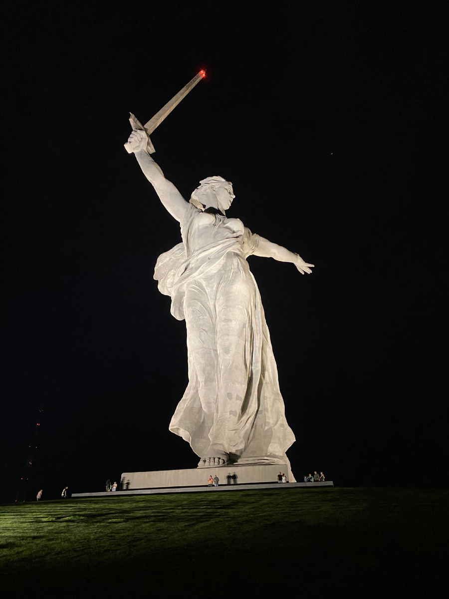 Родина мать зовет.