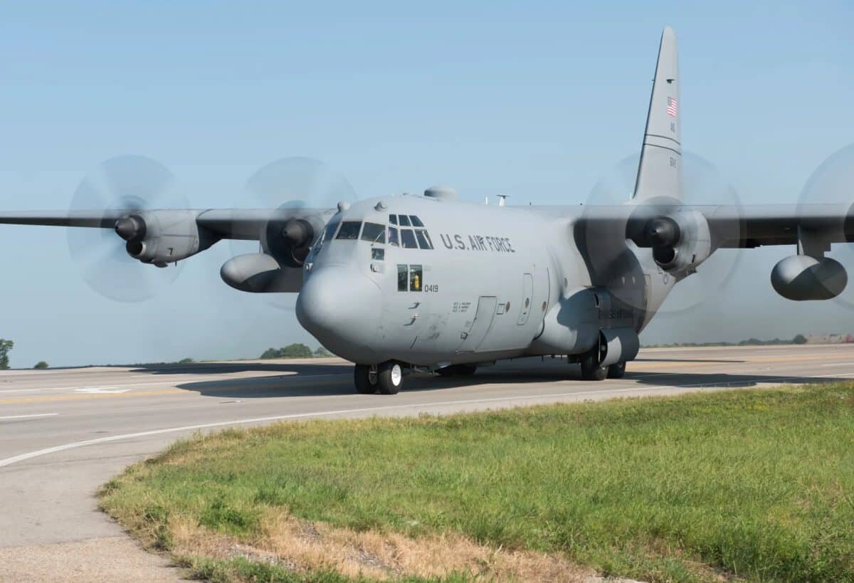    Самолет AC-130J Ghostrider на участке шоссе 63 в Боно, штат Арканзас / © USAF