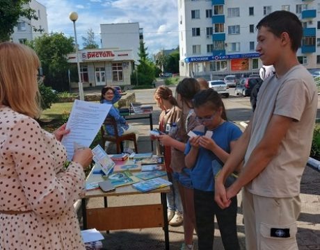 24 июля летний читальный зал «Библиотека под открытым небом» вновь собрал ребят на увлекательные мероприятия.