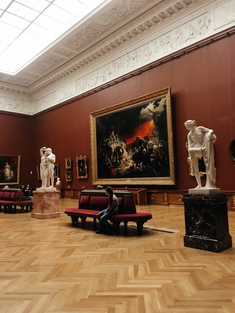 Картина Карла Брюллова "Последний день Помпеи" в Русском музее.