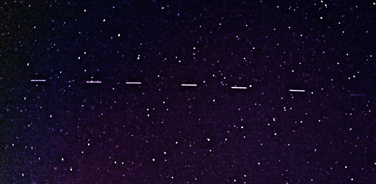 Спутники Starlink.