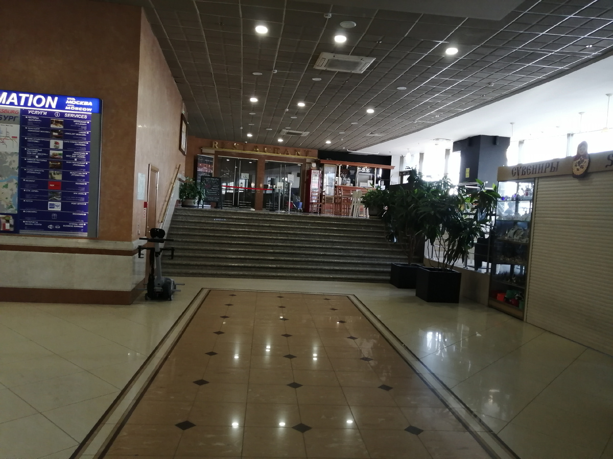 Завтраки проходят здесь. Рядом лобби-бар, о котором напишу отдельно. 