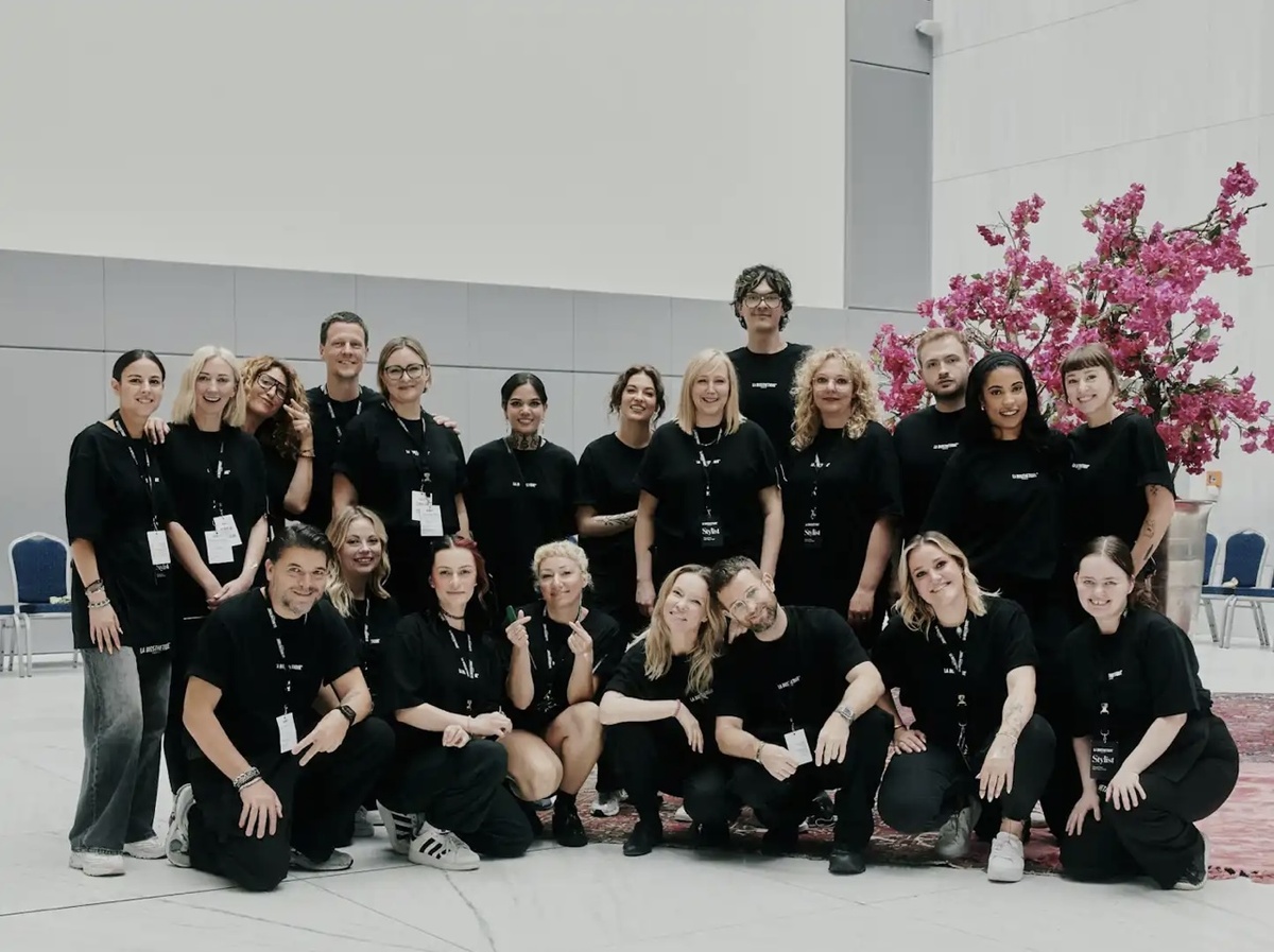 Молодые и уже широко известные дизайнеры представили публике свои новые коллекции, которые уже наметили fashion-тенденции на будущий год.