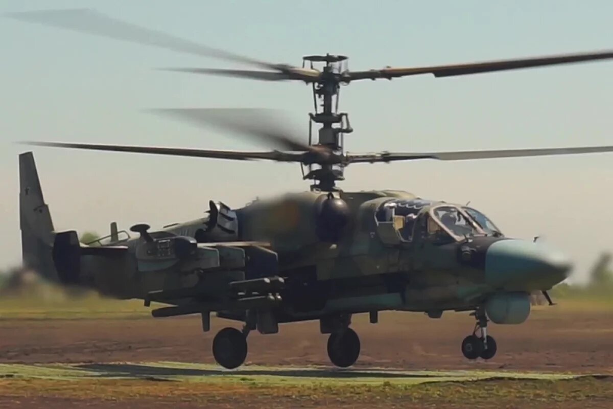    Появились кадры поражения опорного пункта ВСУ экипажем вертолета Ка-52