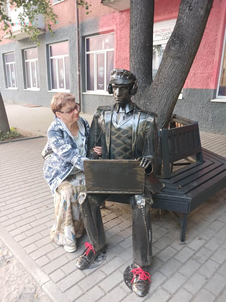 Заглядываю в ноут, не написал ли поэт чего новенького. 