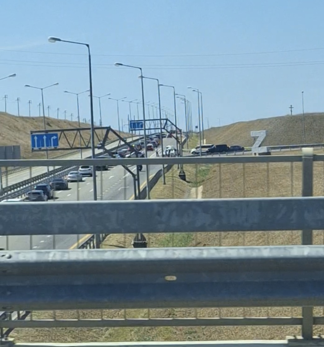 Пробка на Крымский мост.