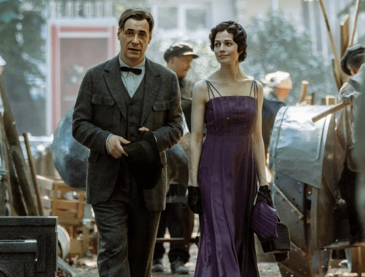 Фрагмент кадра из фильма М. Локшина "Мастер и Маргарита" (2024). Е. Цыганов в роли Мастера, Ю. Снигирь - Маргарита. Рекомендуется к просмотру, особенно фанатам русской литературы.