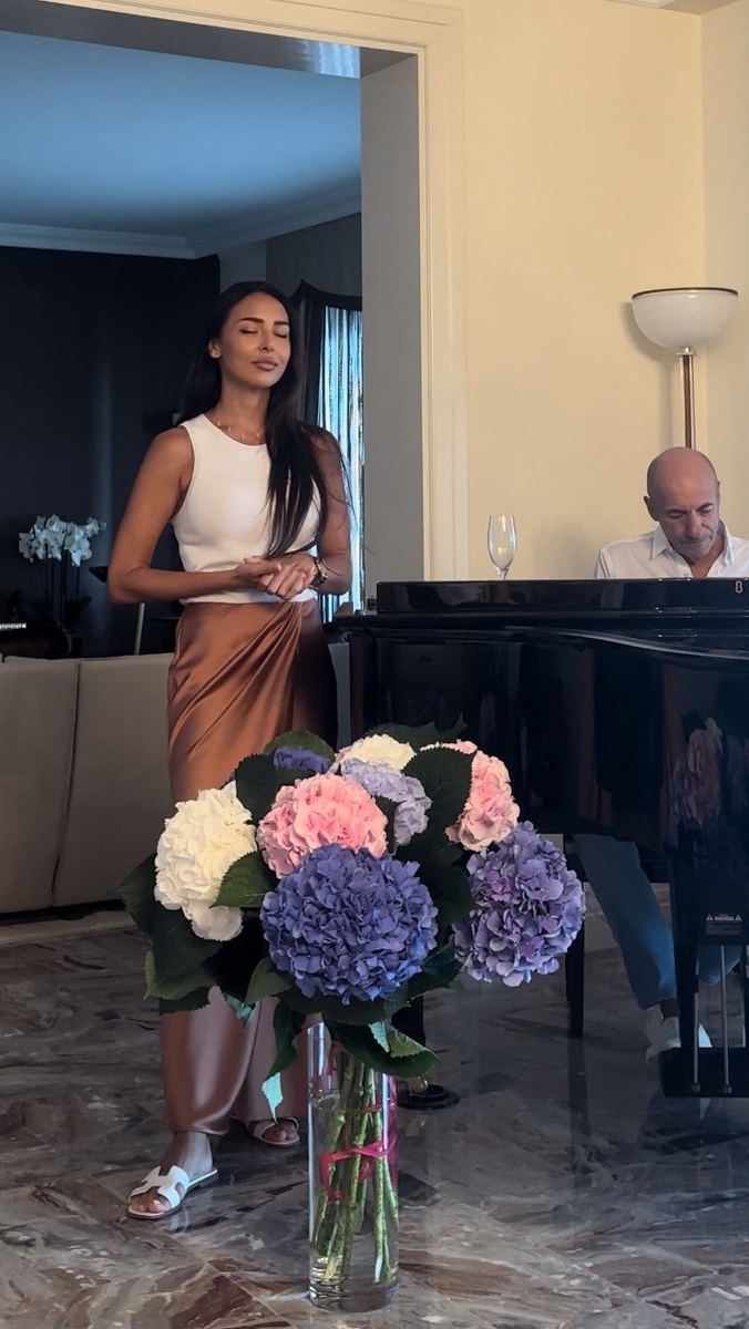    Алсу спела под аккомпанемент Игоря КрутогоКадр из видео