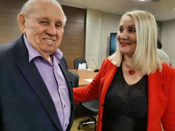 Владелец Дома быта Юрий Филатов и председатель Общественного совета по развитию малого бизнеса при губернаторе Петербурга Елена Церетели