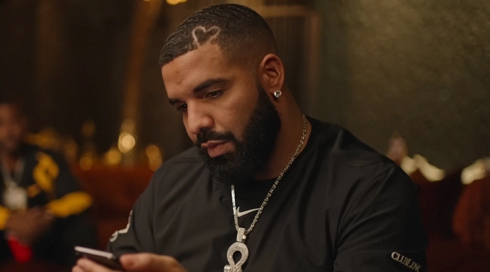     Дрейк / Кадр из клипа «Popstar»