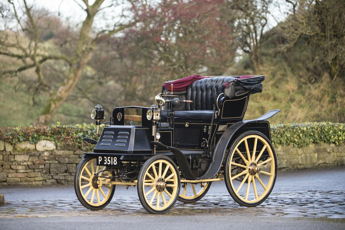 Автомобиль 1900 года 