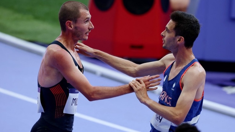    Джордж Миллз (слева) и Хьюго Хэй. Reuters