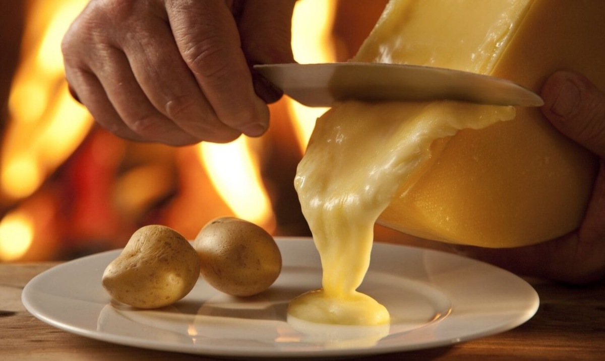    Сыр был изобретен тысячи лет назад, и с тех пор мы зависимы от этого вкуснейшего продукта. Источник: sgastronomy.ru