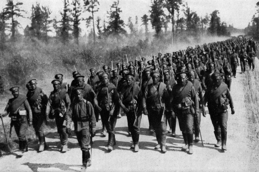Август 1914 года. Гвардия Российской империи на марше  