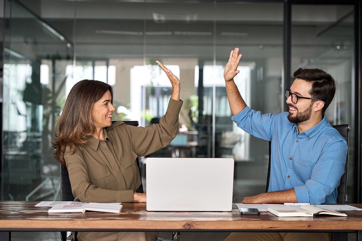 Надеюсь, после беседы с начальником вы пожмете друг другу руки и разойдетесь по делам радостными и довольными. Источник: Shutterstock📷
