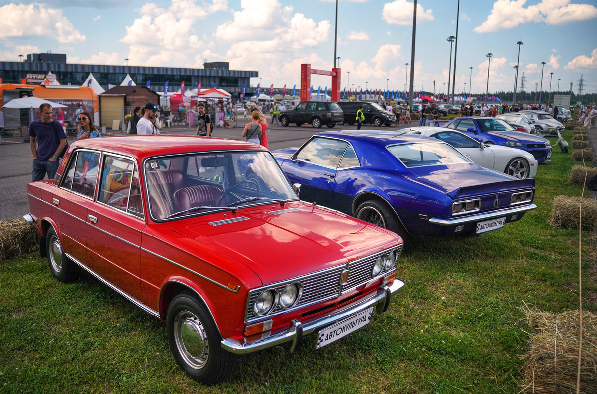    Найти что-то своё в экспозиции «Автокультуры» мог практически любой посетитель. Тут и отечественная ретро-техника...   
Игора Драйв