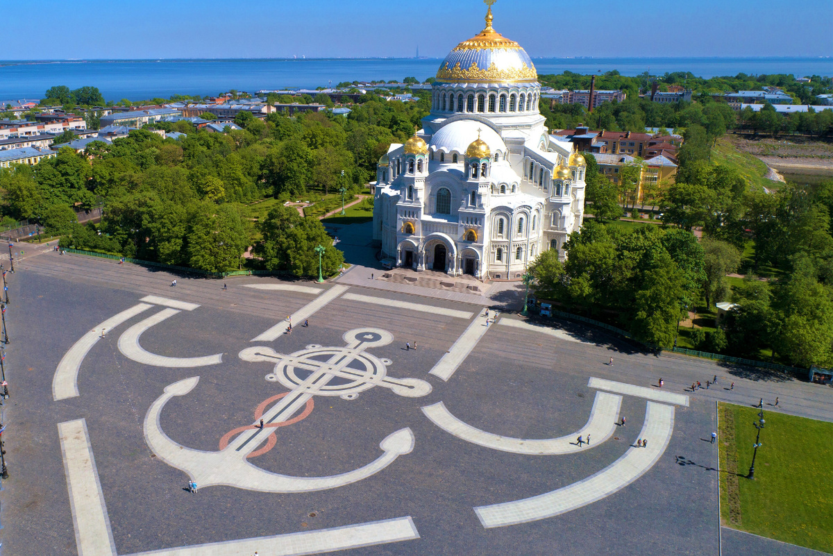 Якорная площадь и Никольский собор