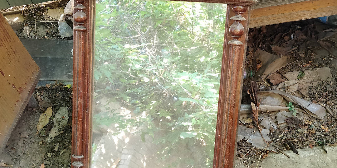 Закладная серебряная монета в зеркале. Нашёл тайник в старинном зеркале!