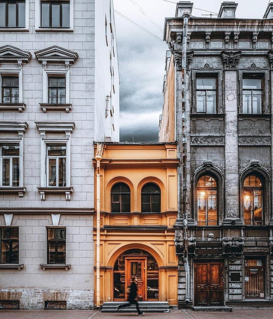 Жёлтый домик. Фото с сайта https://ptaxa.top