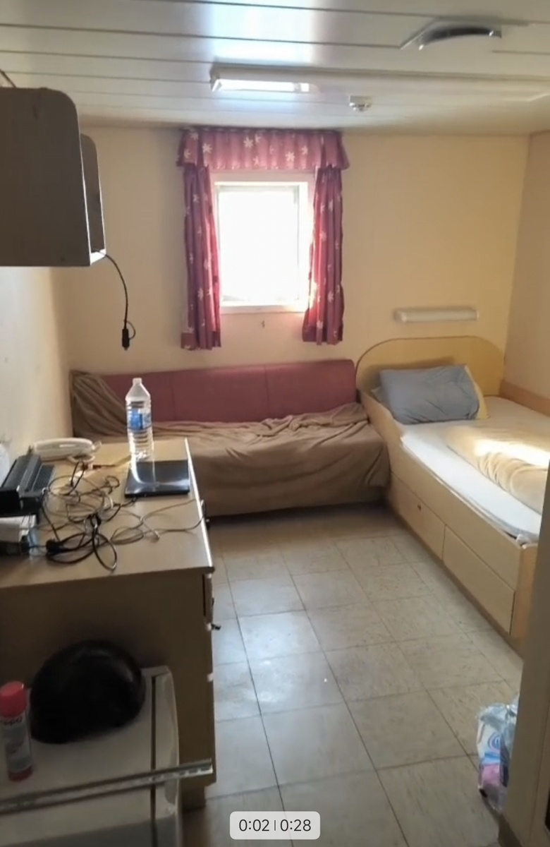 Каюта на грузовом танкере 